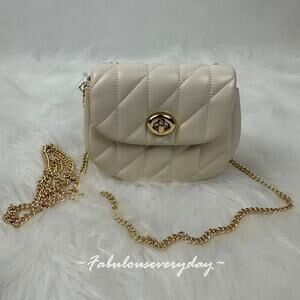Coach Turnlock Card Case With Chain Strap In Leather/ Gold/Chalk CZ018 NWT